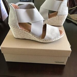 Gentle souls gray wedges. Size 8